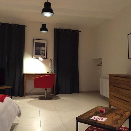 Le Studio Du Chateau Auriac-sur-Vendinelle Экстерьер фото