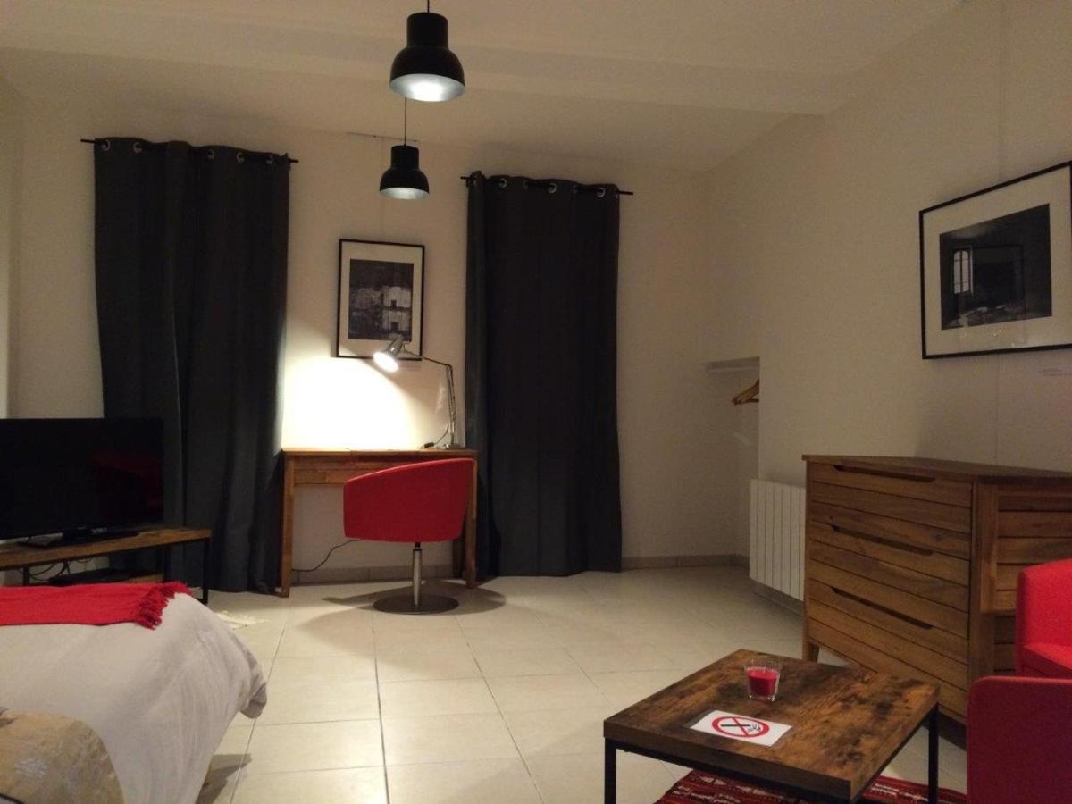Le Studio Du Chateau Auriac-sur-Vendinelle Экстерьер фото
